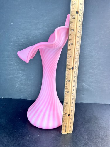 Fenton Satin Glass Rosalene Spiral Optic Jack in The Pulpit Vase (Block F) - Picture 9 of 9