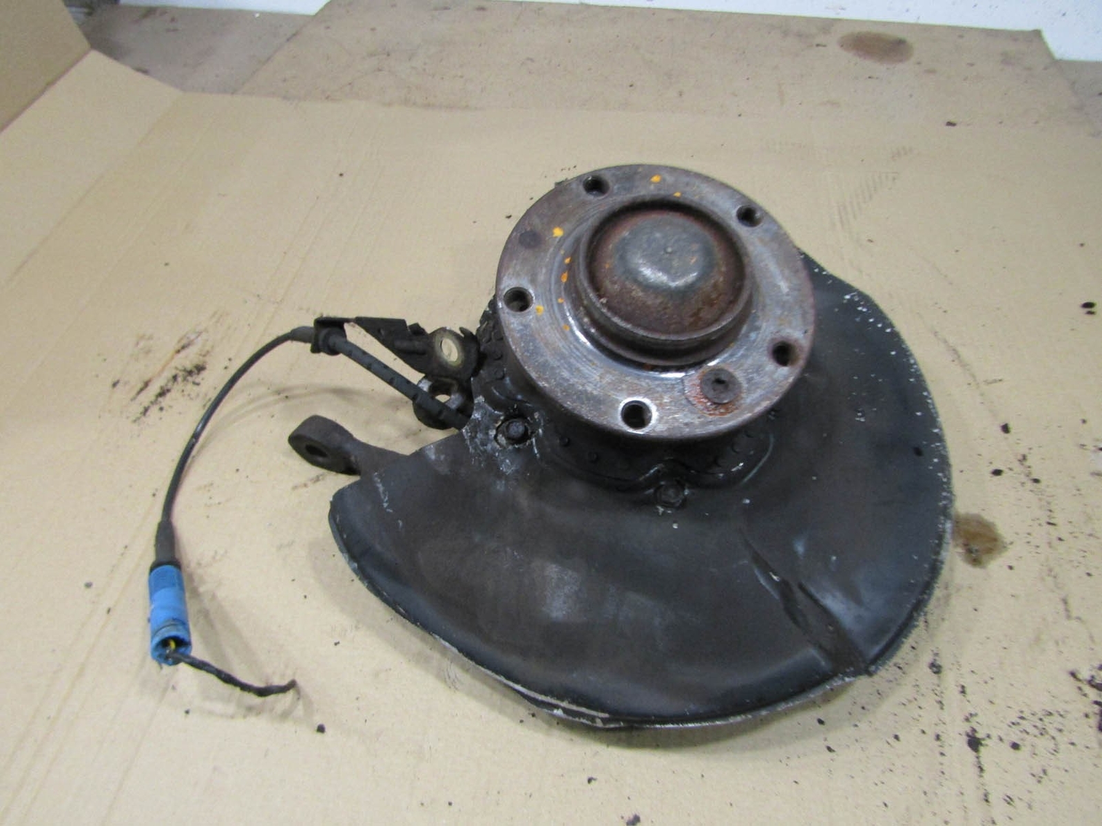 BMW 7 Series E38 Steering Knuckle Wheel Hub Axle Front Right With 