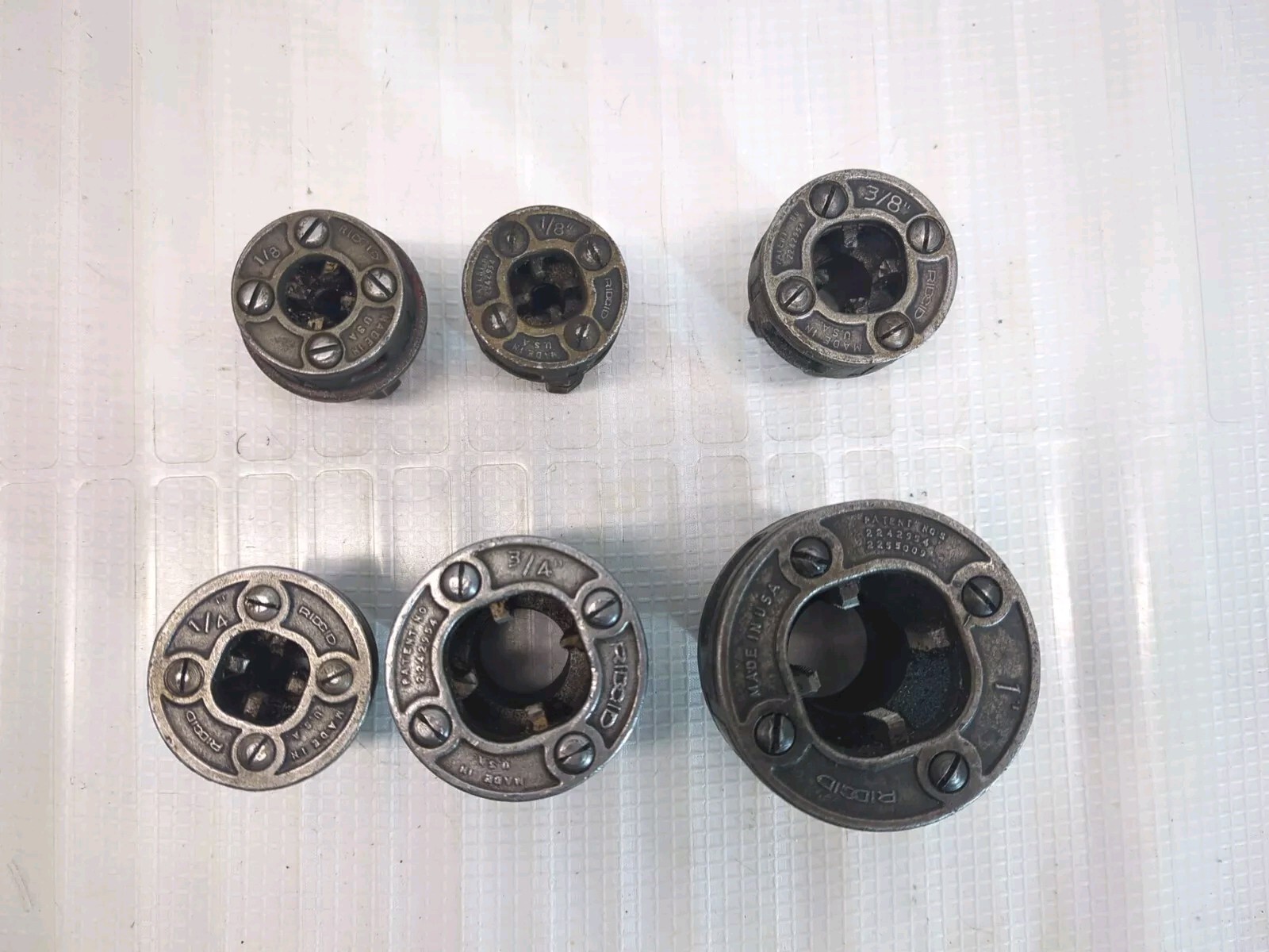 RIDGID DIE HEAD LOT OF 6 MISC. THREADER DIES 1/8 , 1/4 , 3/8 , 3/4 , 1" AS IS