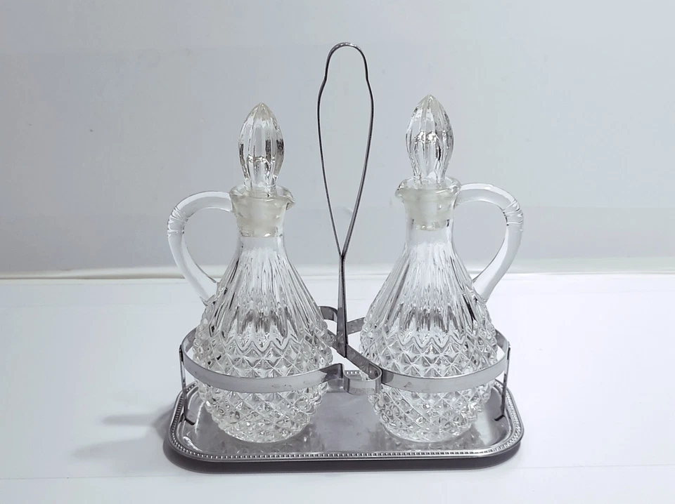 Oliera antica in acciaio Inox e vetro Set con acetiera vintage color argento - Immagine 3 di 4