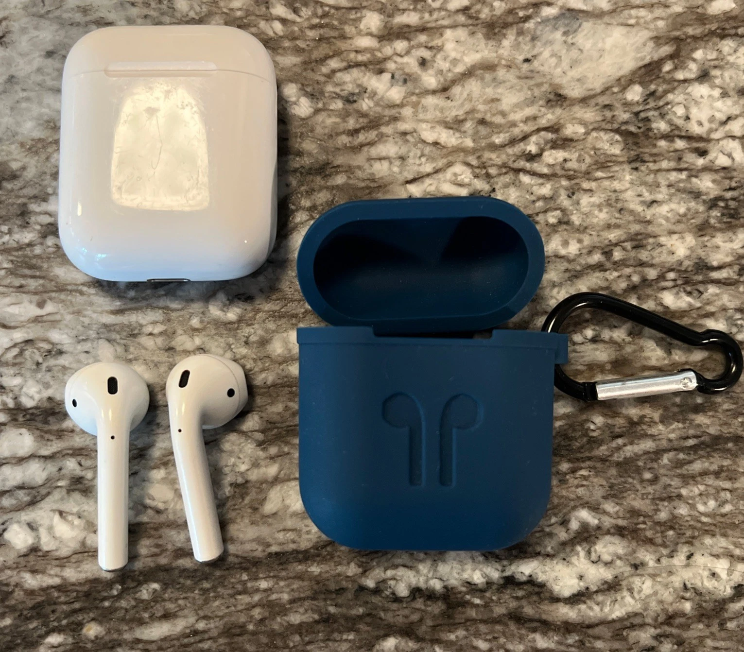 Apple AirPods 1st Generation In-Ear Headsets with Charging Case - White