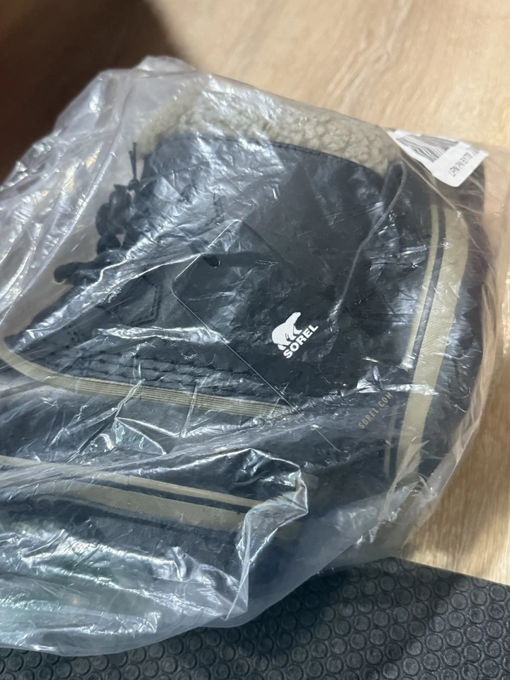Bota de Neve Sorel Isolada Quente Bota de Sapato Infantil Tamanho 10 Nova Na Embalagem Preta - Imagem 3 de 4