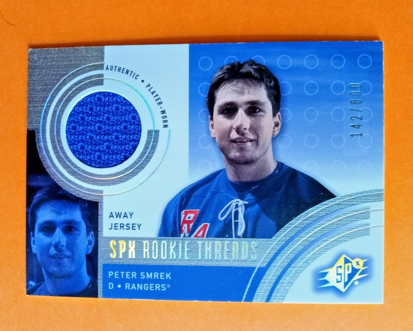 PETER SMREK 2001 SPX ROOKIE THREADS PHOTO SHOOT JERSEY #142/800 NEW YORK RANGERS