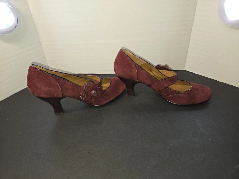 Burgundy Mary Jane Calypso Softspots heels with a Flower Design - Image 4 of 4