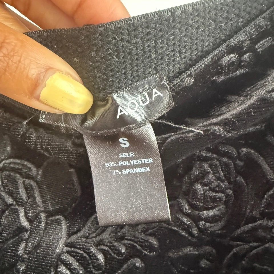 Minifalda AQUA de terciopelo negro floral con volantes en relieve talla S bruja gótica Foto 4 de 4