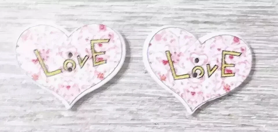 love heart деревянная швейная кнопка рукоделие 2 отверстия 1 дюйм белое розовое пятнышко - Изображение 2 из 2