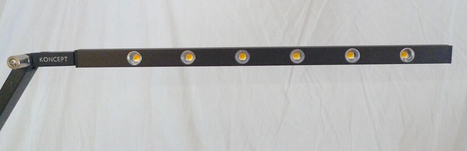 2011 Koncept Z-Bar落地灯 出处:演员丽塔·莫雷诺 — 第 3/4 张图片