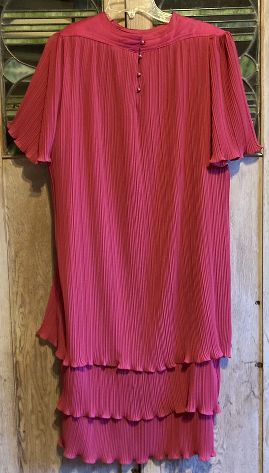 Almohadillas para el hombro de vestido vintage plisadas rosa oscuro en capas Jo Hanna York talla 16 usadas en excelente estado Foto 2 de 4