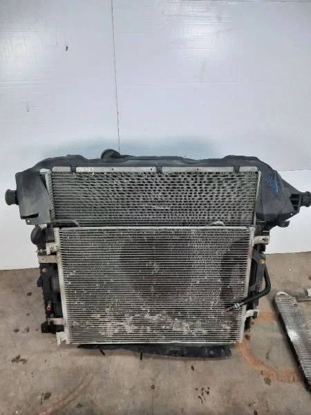 2008-2010 Ford F250 Super Duty Radiator Core Support OEM Foto 2 de 4