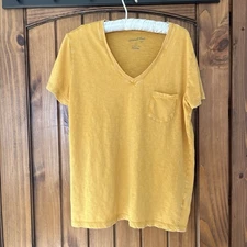 Universal Thread T-Shirt Tee Women SZ M Short Sleeve Monterey V Neck Yellow Gold