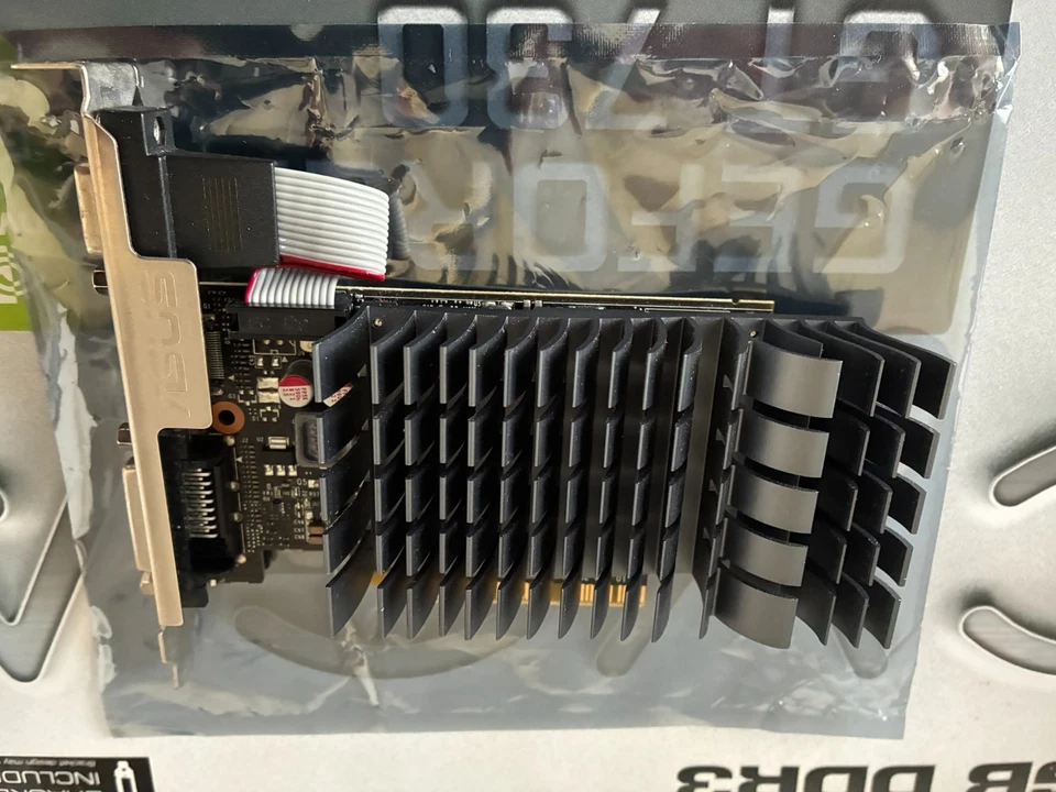 Nvidia ASUS GT 730 1GB DDR3 VGA/HDMI/DVI Graphics Card p/n 01G-P3-1731-KR - Image 4 of 4