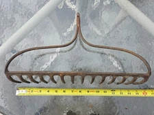 Vintage Rake 14 Tine Farm Metal Garden Digger Twisted Loop End Wall Hook Hanger