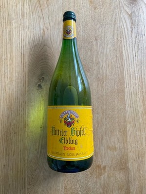 Biete 1997er Nitteler Gipfel Elbling Qualitätswein trocken, 10,5%, 1000ml.
