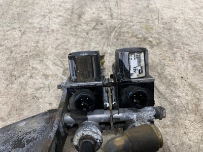 Mack Bendix Relay Valve K078420 and M-32 Modulator Valves K022188 