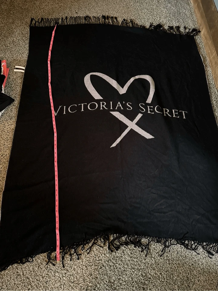 Victoria Secrets paquete, manta grande y zapatillas Foto 2 de 4