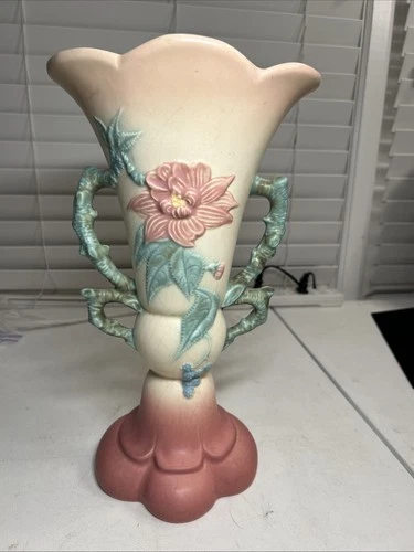 HULL WOODLAND Double Handle Vase Art Pottery W25 12.5 Matte Pink Green Hard Find