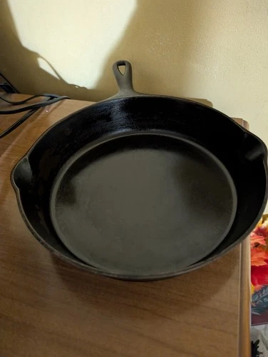 Wagner Ware Cast Iron Skillet No 8 F Heat Ring