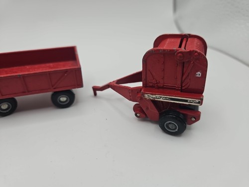 Vintage ERTL International 5088 Tractor with Cab Bailer, Wagon 1:64 - Picture 8 of 15