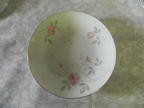 4 Valmont Soup/Salad Bowls Angela Pattern 7 1/2 In. Pink Roses Gold Trim Japan - Picture 4 of 11