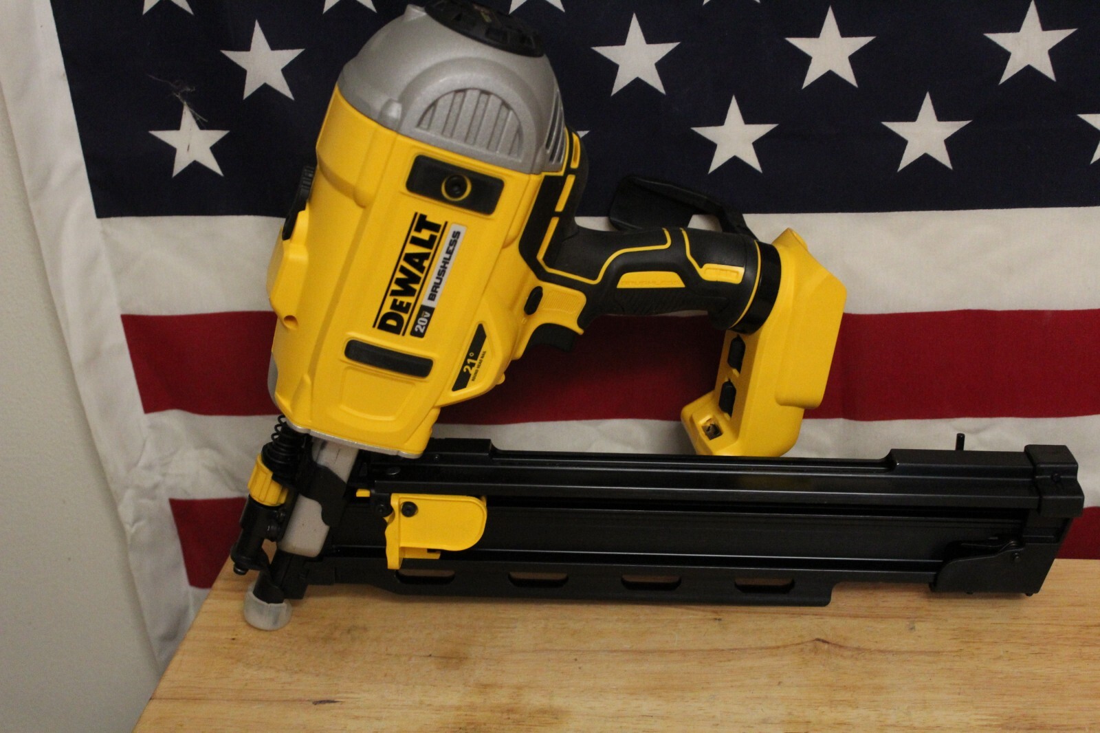 DEWALT DCN21PL MAX LithIon 21Degree Cordless Framing Nailer 20V (Bare