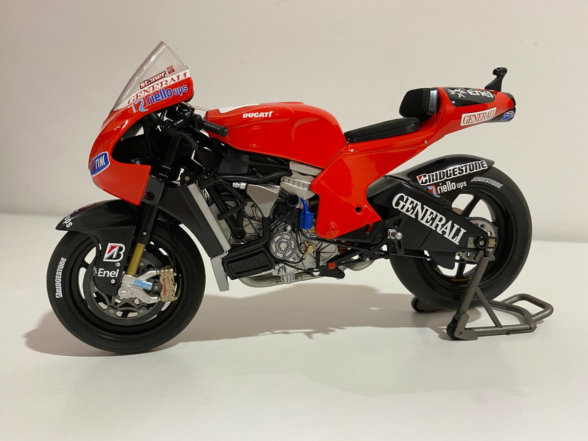 Minichamps 122100027 Ducati Desmosedici GP10 Casey Stoner 1/12 #NEW#