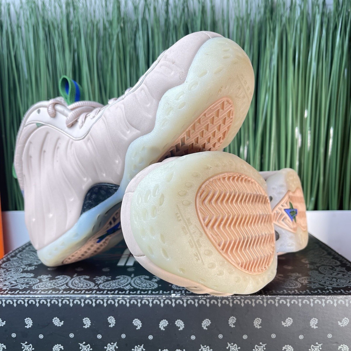 Nike Foamposite One Particle Beige Black Womens Shoes AA3963 Nike Foamposite One Particle Beige Black Womens Shoes AA3963