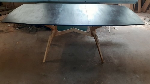 Tavolo allungabile anni 50 base in rovere coperchio nero in stile Giò Ponti. - Foto 9 di 17