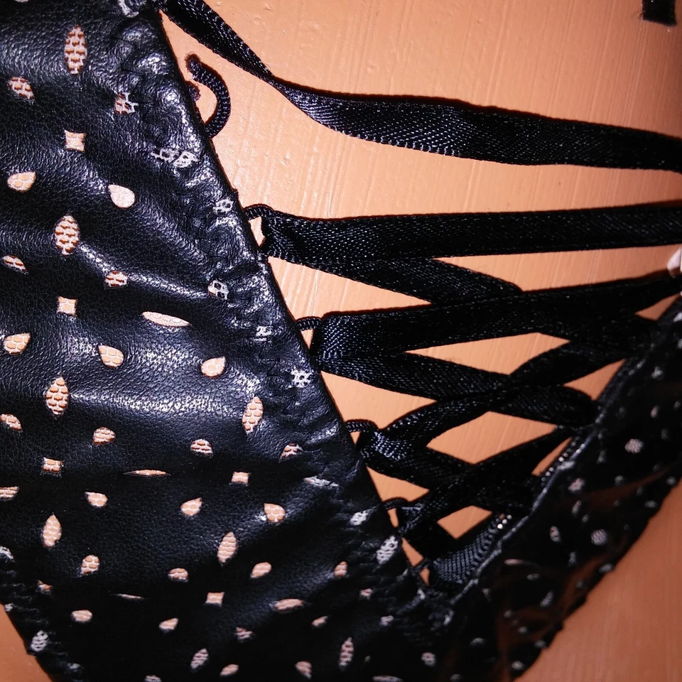 Tanga Victoria Secret Panty Tanga Tanga Cuero Negro Sensación Cordones Delanteros Foto 4 de 4