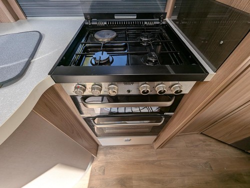 Swift Bolero 684 FB Black Edition - Picture 8 of 9