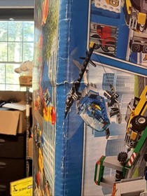 LEGO City 60097 City Square  New Sealed, Damaged box, 1683 Pieces,