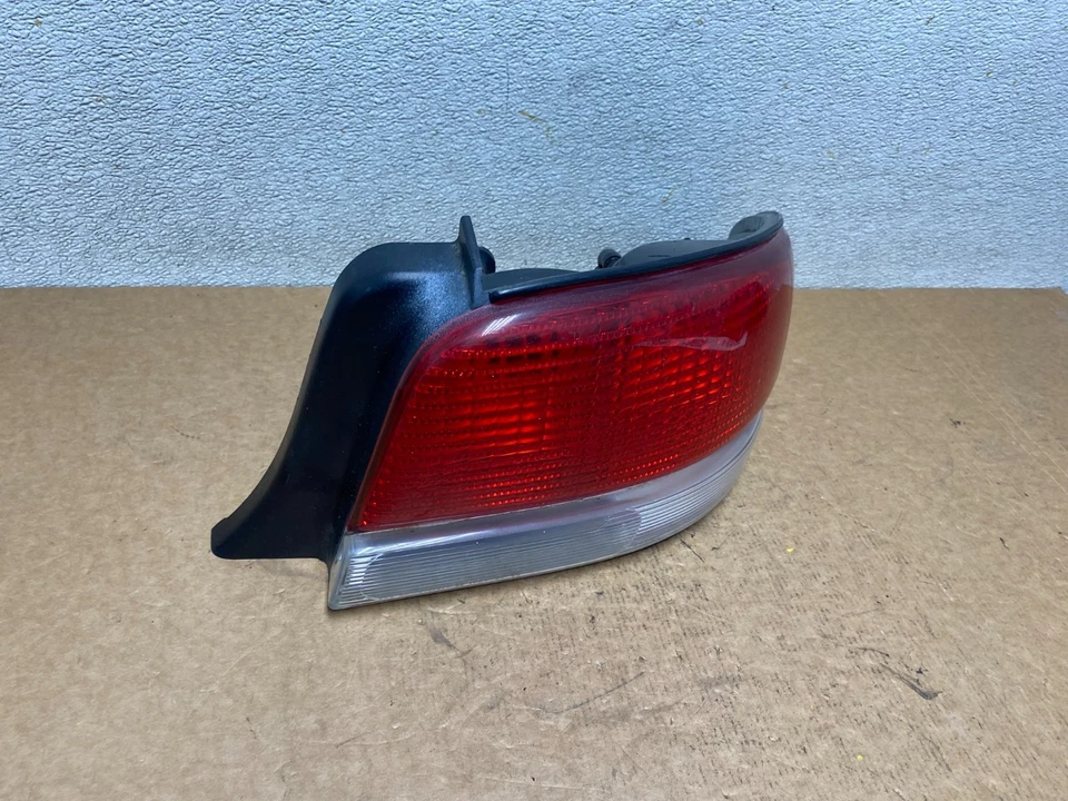 Luz trasera lateral derecha pasajero Chrysler Cirrus 1995-2000 OEM S6876 PS Foto 3 de 4