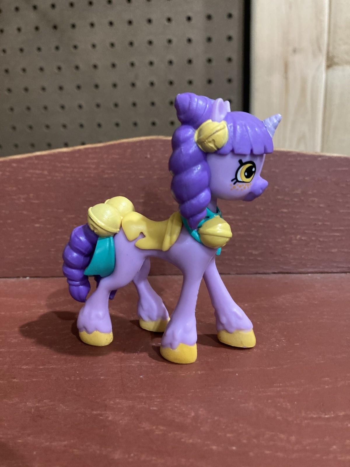 Shopkins Happy Places Rainbow Beach 3" Doll - Lil Unicorn Ri