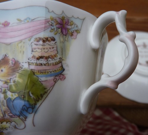 BRAMBLY HEDGE Cup and Saucer THE WEDDING Royal Doulton 1987 - Picture 9 of 12