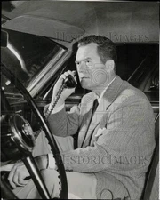 1956 Press Photo Actor Frank Lovejoy Speaking on a Car Phone - hpp42335