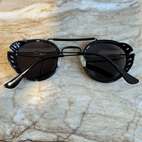 Quay Vivienne Aviator Sunglasses With Case Black 126 - Picture 2 of 23