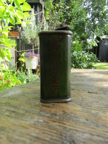 Antique SINGER Tiny Oil Can 1930s Era Original Condition - Picture 5 of 6