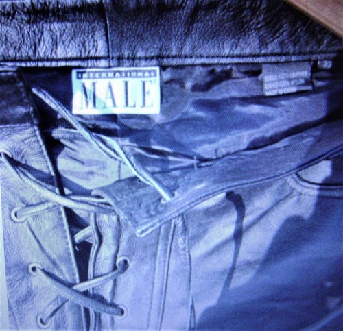 A INTERNATIONAL MALE BLACK LEATHER PANTS SIZE 33-32 PRE-OWNED CORDED LACE UP FLY - Picture 4 of 8
