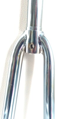 Fourche Acier Route 700 Filetée 1 Diamètre 25.4 Chromée Bsc Neuve