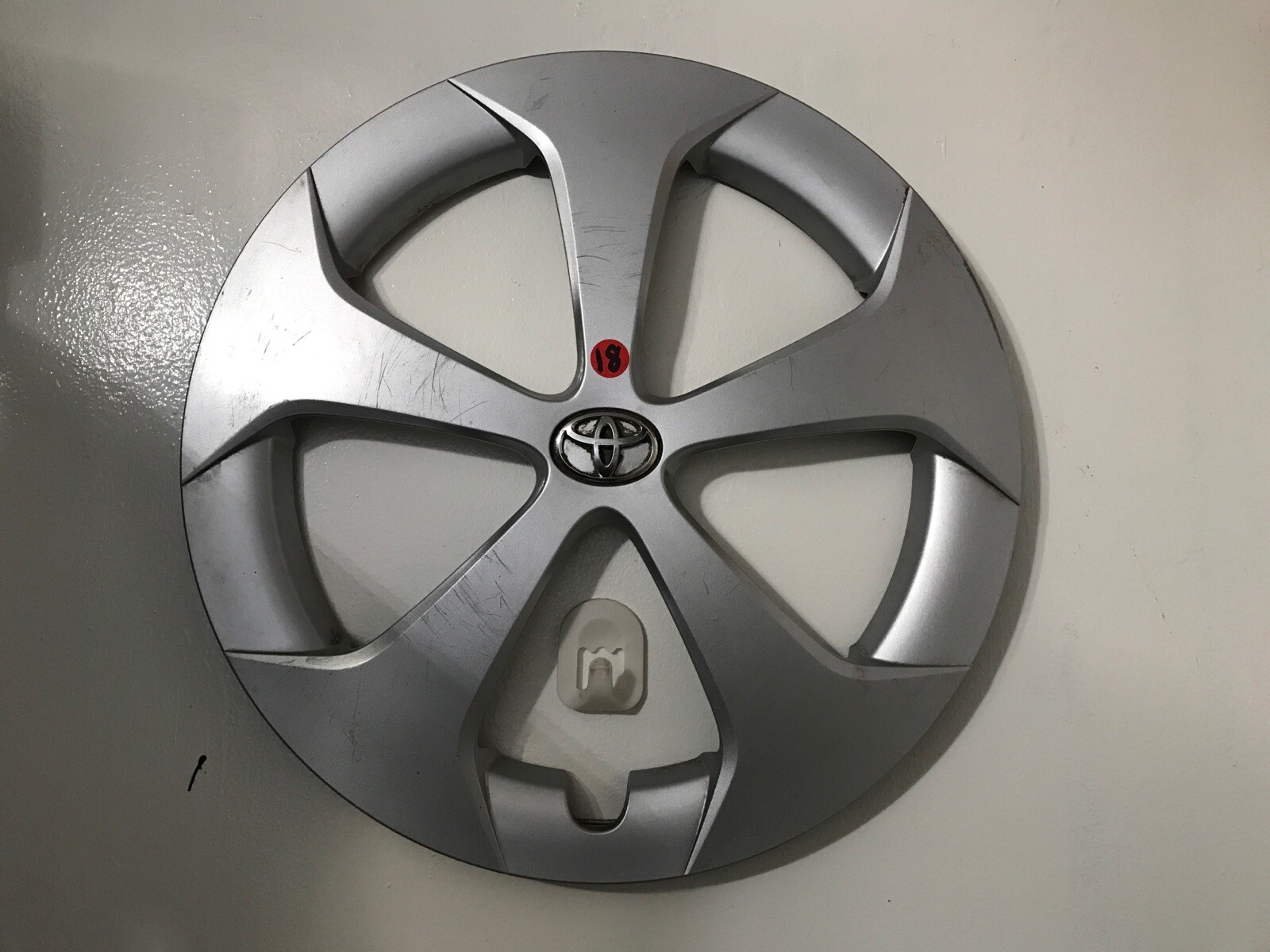 2011-2015 Toyota Prius 15 Inch OEM Factory Hubcap Wheel Cover 42602-47060