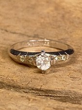 BEAUTIFUL VINTAGE 18K WHITE GOLD H.G.E CZ ENGAGEMENT RING SIZE 6 STUNNING