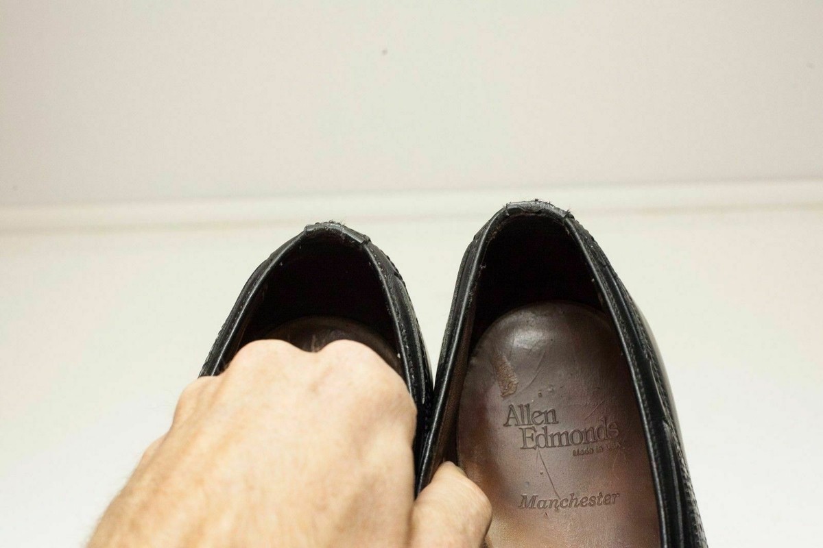 Allen Edmonds Manchester 9.5 Black Tassel Loafers Men display picture 2