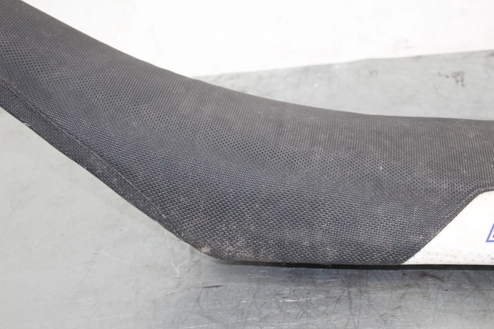 2004 04 YAMAHA YZ250F YZ 250F OEM SEAT SADDLE CUSHION PAN - Image 3 of 4