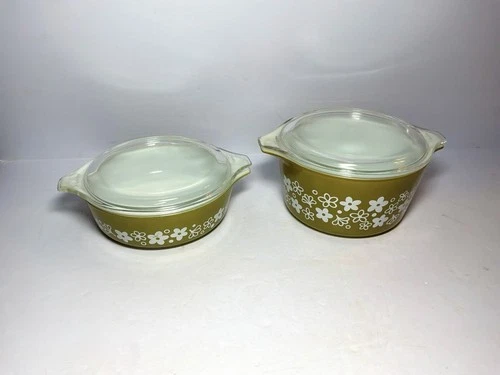 2 Vintage Pyrex Green Crazy Daisy Dishes With Lids- #471 1 PT.- #473 1 Qt. - A++