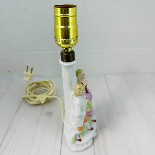 Lampada da tavolo accento statuina coppia corteggio vittoriana porcellana tedesca boudoir - Foto 3 di 16