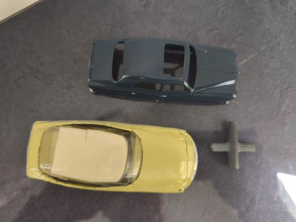 Solido Démontable - Voiture Citroën DS Mecanique - Carrosserie De 403 Peugeot  - Photo 4/4