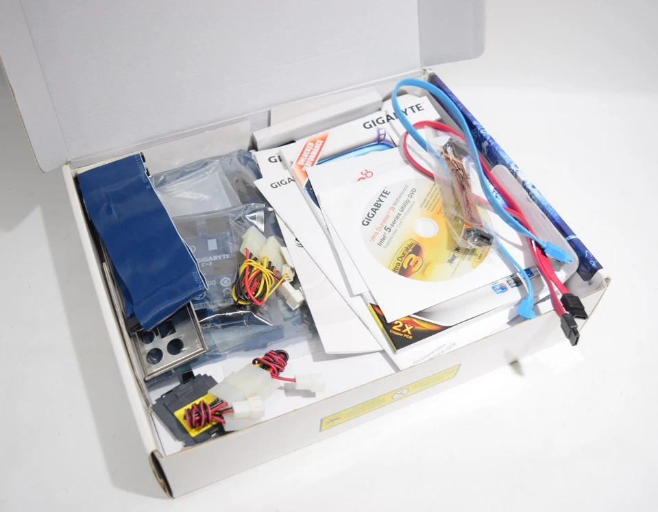 Gigabyte GA-X58A-UD3R LGA 1366 Motherboard w/ intel i7 930 CPU IN BOX bundle - Image 2 of 4