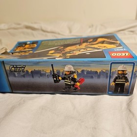 LEGO City Fire Fighter Set 7891 Airport Fire Truck COMPLETE Airport Fireman
