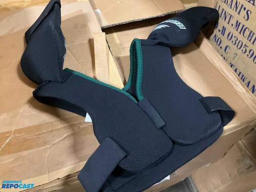 BAUER IMPACT SP100J YOUTH ICE HOCKEY SHOULDER PADS ~ 40-60lbs ~ AGES 4-7 SMALL - Picture 3 of 3
