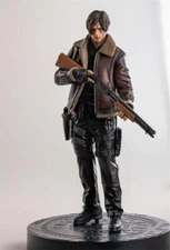 Resident Evil 4 Remake Collector’s Edition Leon Statue Figure Box Set