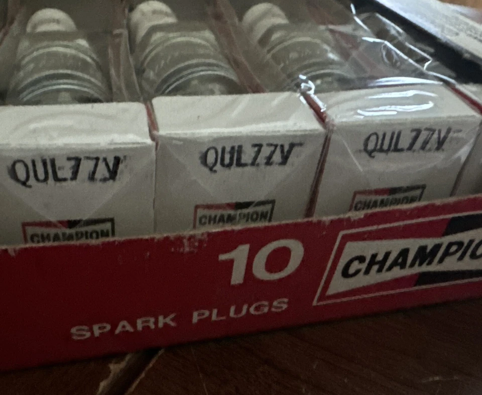 NEW Champion QUL77V Resistor Spark Plugs Box of 10 - Image 4 of 4
